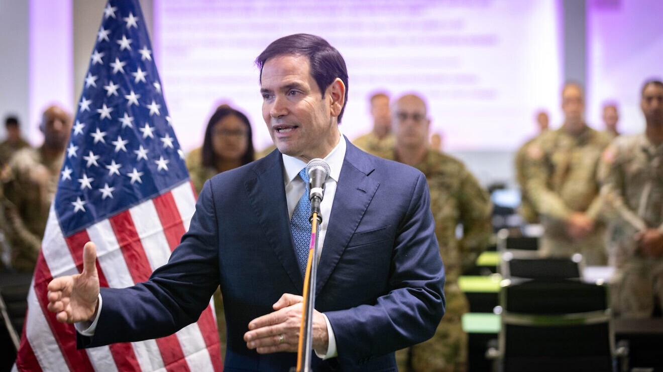US Secretary of State Marco Rubio visits a US military base in Kiryat Gat, in southern Israel, on Oct. 24, 2025. Photo by Olivier Fitoussi/POOL.