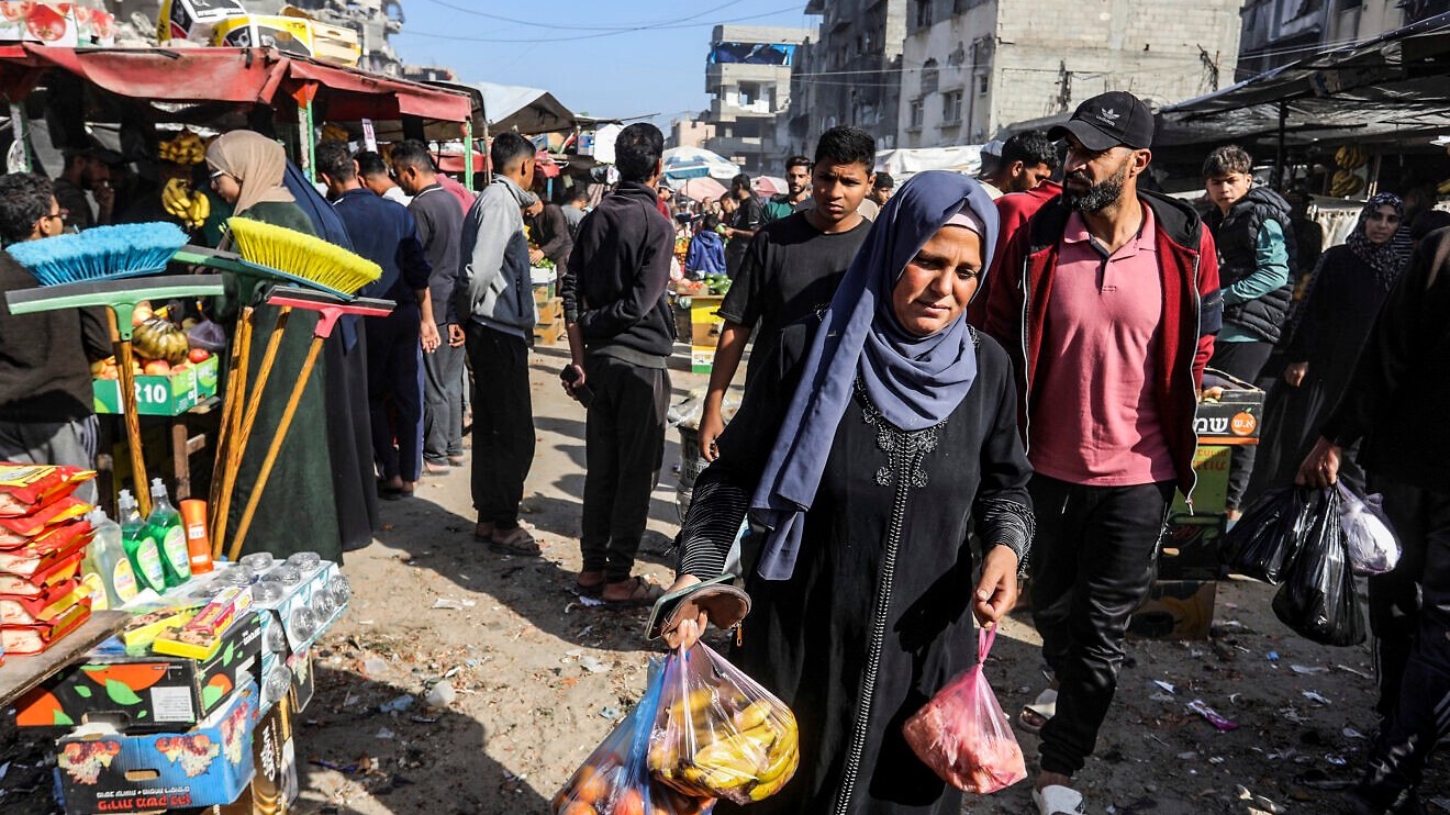 Palestinians shop at a market in Khan Yunis, in the southern Gaza Strip, on Nov. 21, 2025. Photo by Abed Rahim Khatib/Flash90.