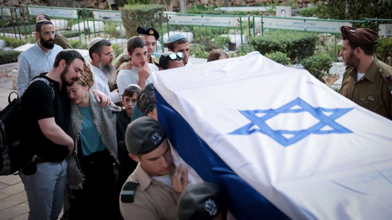 Mourners attend the funeral of IDF soldier David Shila at the Mount Herzl Military Cemetary in Jerusalem, Oct. 8, 2023. Photo by Noam Revkin Fenton /Flash90.