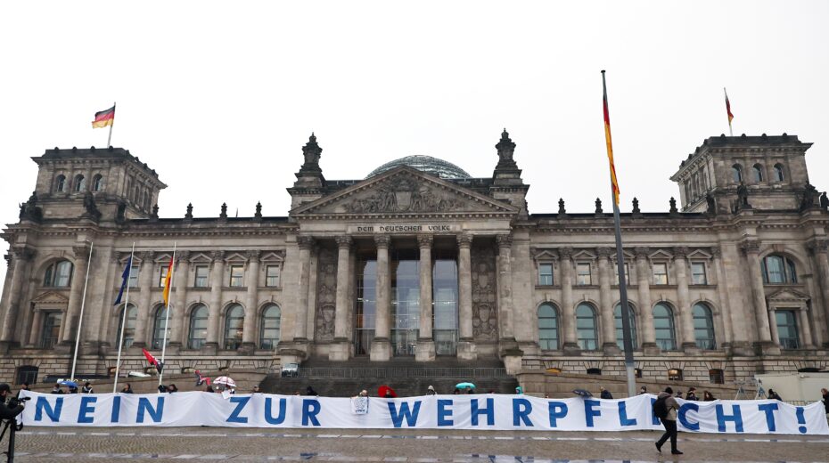 Activists hold a banner reading "No to military service" during a demonstration in front of the German Bundestag in Berlin on December 5, 2025. Parliament is scheduled to vote on the federal government's draft law to modernize military service and on the new pension package. Photo: EPA/FILIP SINGER