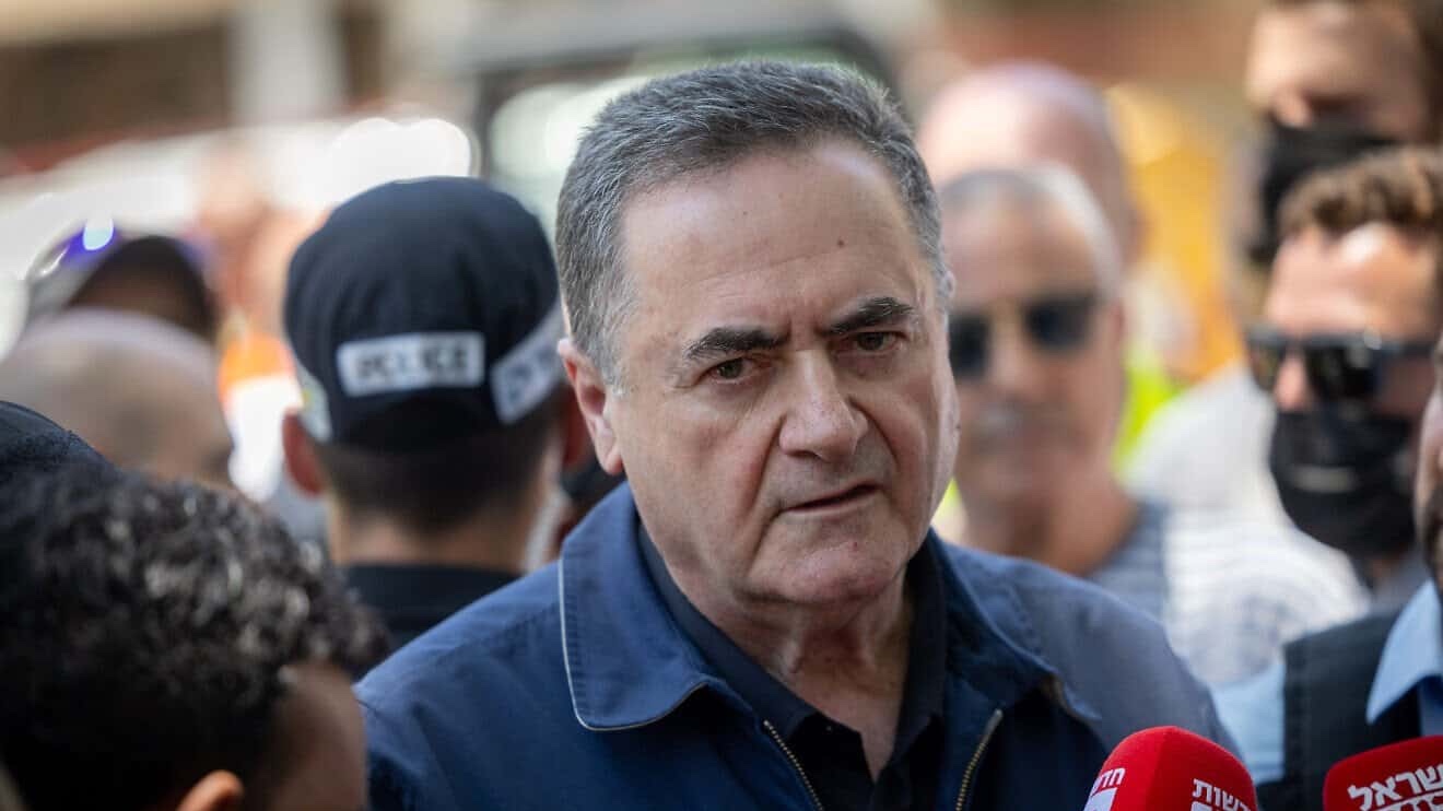 Defense Minister Israel Katz speaks at a site where a missile fired by Iran hit in Holon, June 19, 2025. Photo by Chaim Goldberg/Flash90.