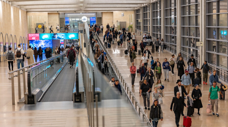 Travelers at Ben Gurion International Airport, October 23, 2025. Photo: Nati Shohat/Flash90