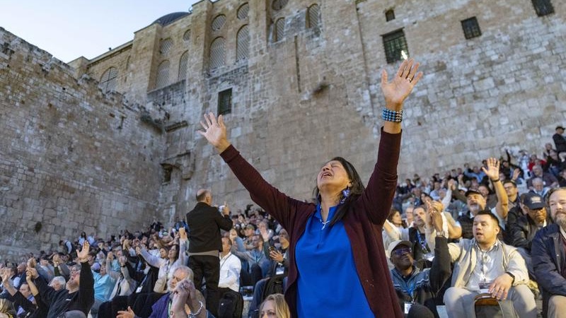 A delegation of more than a thousand Evangelical Christians attend a special prayer on the Southern Steps of the Temple Mount in Jerusalem, December 4, 2025. Photo by Chaim Goldberg/Flash90