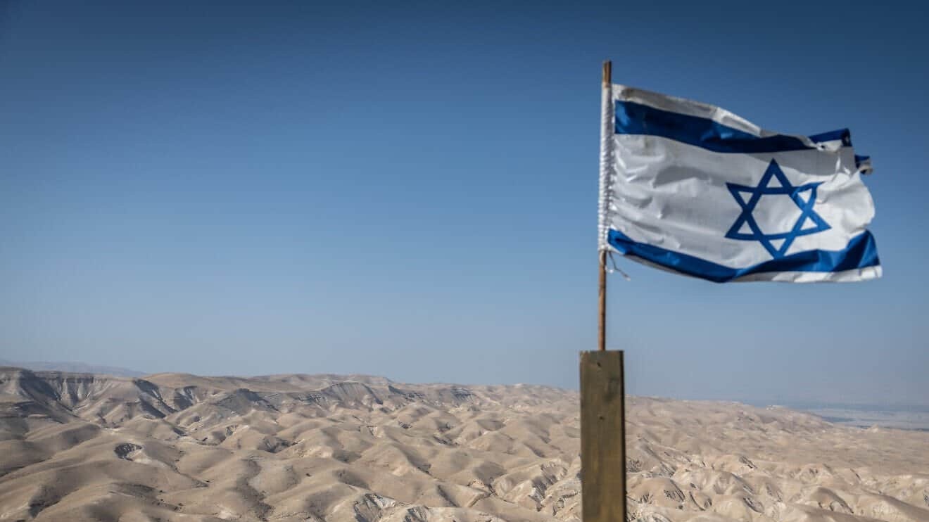 The Israeli flag in the Judean Desert, May 22, 2025. Photo by Chaim Goldberg/Flash90.