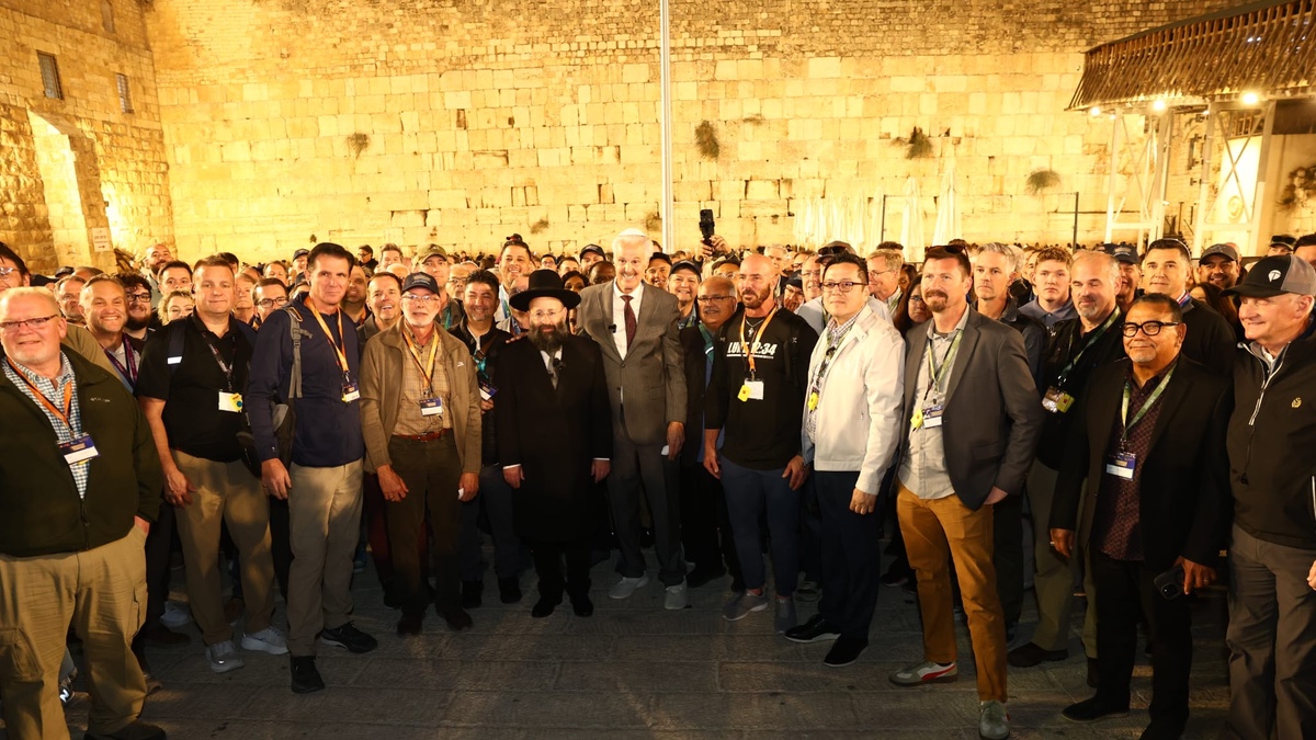 1,000 Christian leaders gather at the Western Wall to pray for Israel and the victims of the Oct. 7 massacres. Photo: Western Wall Heritage Foundation