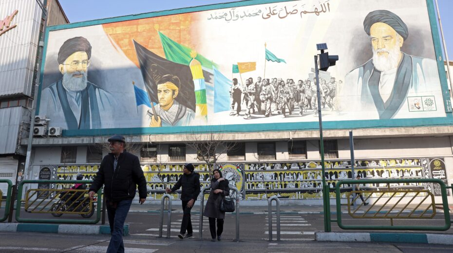 Passersby walk past a mural depicting Iran's Supreme Leader Ayatollah Ali Khamenei and revolutionary leader Ayatollah Ruhollah Khomeini, photographed in Tehran on January 6, 2026. The country is currently experiencing a new wave of anti-government protests against a backdrop of a deepening economic crisis. Photo: EPA/ABEDIN TAHERKENAREH