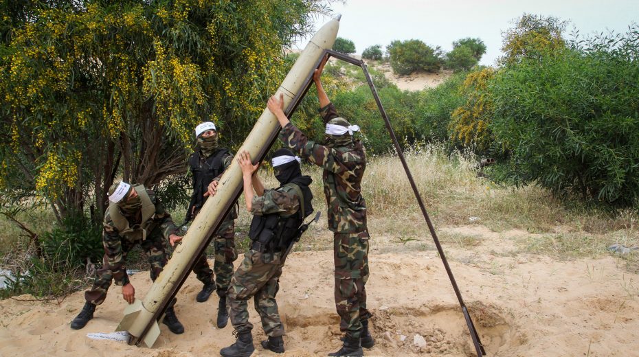 Archive image: Terrorists with rocket in the Gaza Strip. Photo: Abed Rahim Khatib Flash90