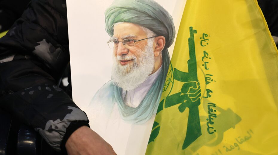 A Hezbollah supporter holds a portrait of Iranian Supreme Leader Ayatollah Ali Khamenei during a solidarity rally in the southern suburbs of Beirut on January 26, 2026. Photo: EPA/WAEL HAMZEH