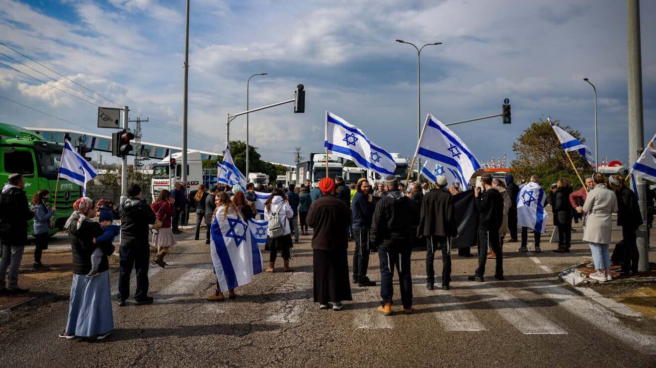 Tzav 9 activists block the entrance to Ashdod Port during a protest against aid trucks entering the Gaza Strip, Feb. 1, 2024. Photo by Chaim Goldberg/Flash90.