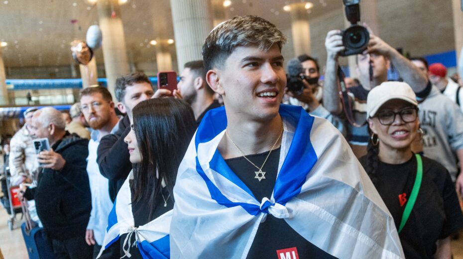 Ahavat Hashem Gordon, an Israeli Muay Thai fighter, arrives at Ben Gurion International Airport near Tel Aviv on February 23, 2026. Photo: Chaim Goldberg/Flash90
