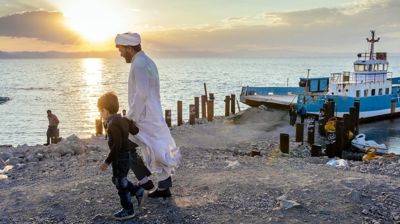 People visit Lake Urmia in 2015, an endorheic salt lake in the Iranian region of Azerbaijan, near the Armenian border and south of the Caspian Sea, which has been rapidly drying up over the years. Credit: Solmaz Daryani via Wikimedia Commons.
