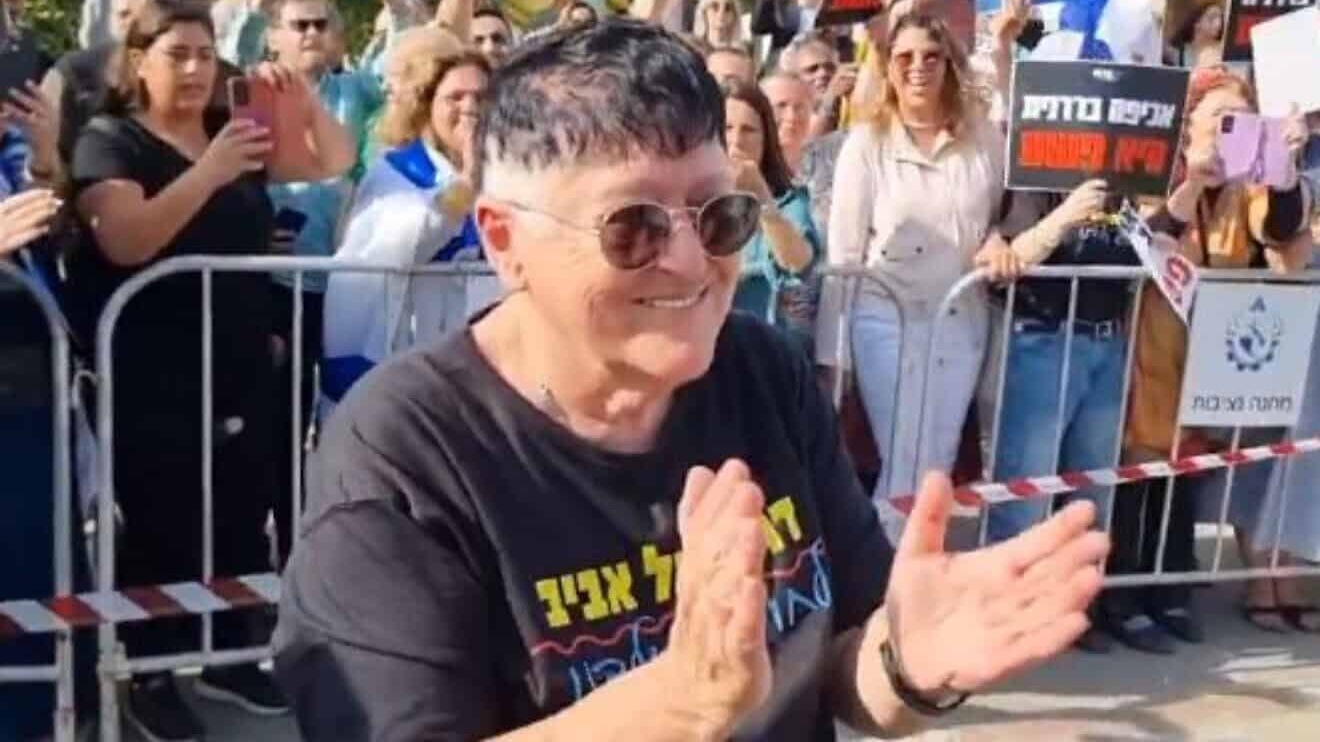 Sheffi Paz is greeted by supporters as she arrives to serve her prison term, Nov. 14, 2024. Source: X.