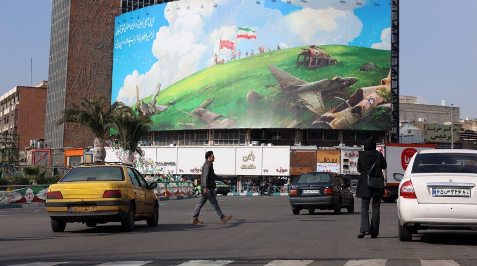 A propaganda poster of the Iranian regime in Valiasr Square in Tehran. Iran supports numerous proxy organizations in the region. Photo: Abedin Taherkenareh/EPA