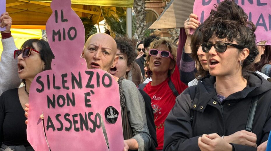 Activists from the feminist movement "Non Una Di Meno" demonstrate on International Women's Day in Bagnoli, Italy (March 8, 2026). Iranian women were excluded from similar protests because they supported action against the regime in Tehran. Photo: EPA/Cesare Abbate