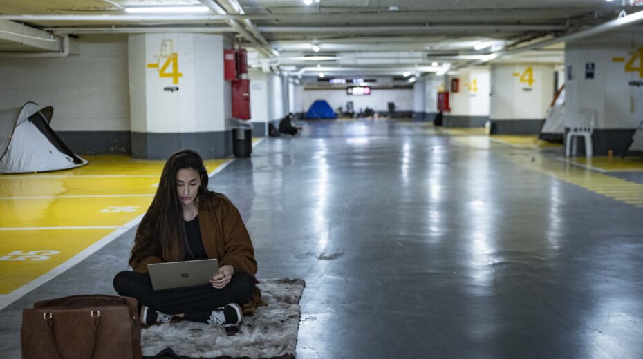 People seek shelter in an underground parking garage in Tel Aviv during the war between Israel and Iran, March 1, 2026. Photo: Chaim Goldberg/Flash90.