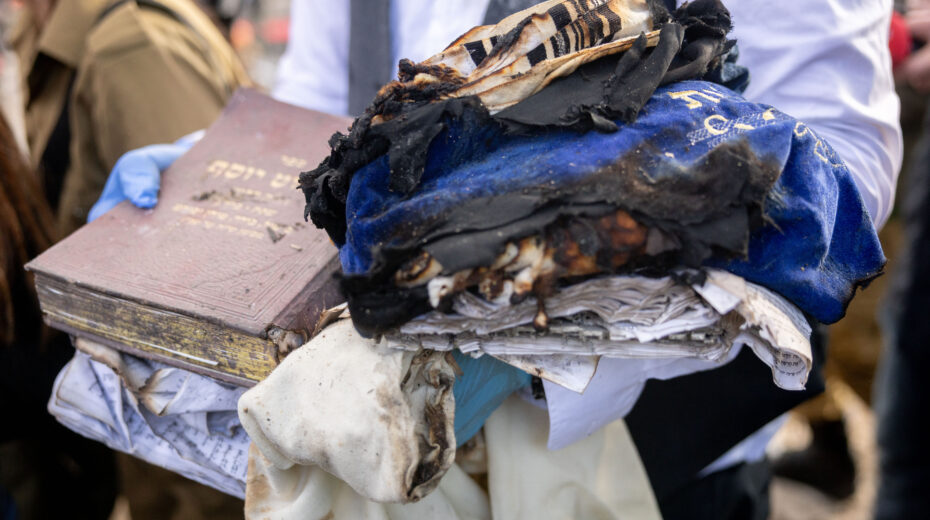 The bomb shelter hit in Bet Shemesh was also used as a synagogue. Photo: Yonatan Sindel/Flash90
