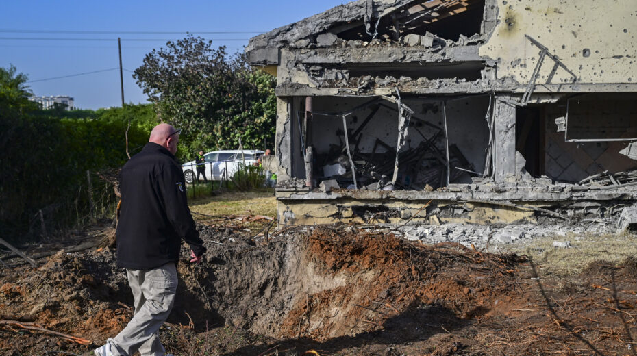 A man surveys a damaged house in Moshav Hani'el in the Sharon area after rockets were fired at Israel overnight. March 12, 2026. Photo: Michael Giladi/Flash90