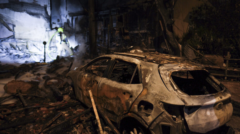 Israeli security and rescue forces at the site where a rocket fired from Lebanon into Israel damaged houses in Nahariya, northern Israel, March 16, 2026. Photo: Flash90