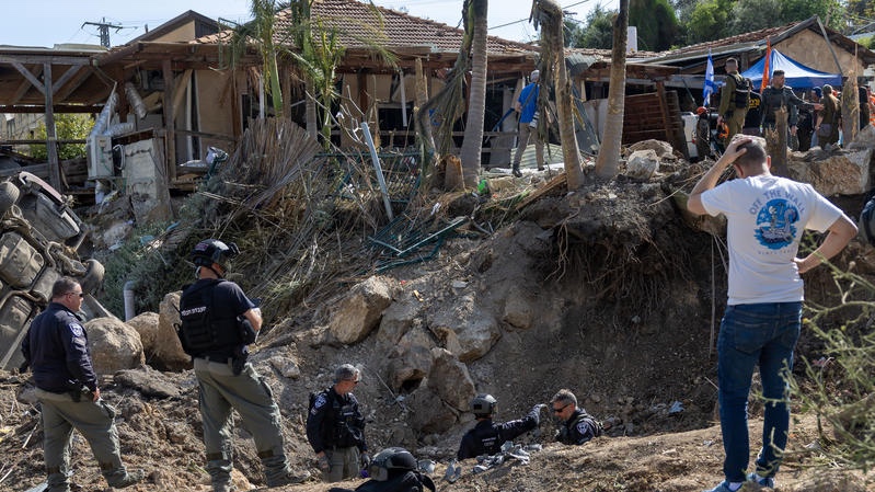 Israeli rescue forces at the scene where a missile fired from Iran into Israel caused damage in Moshav Eshtaol, March 28, 2026. Photo by Oren Ben Hakoon/Flash90