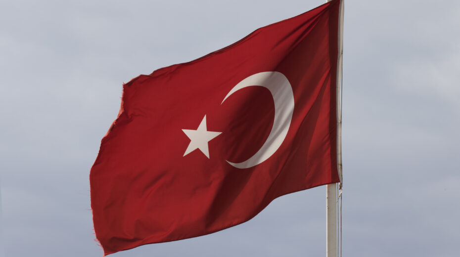 The flag of the Republic of Turkey (Türkiye). Credit: Zeynel Cebeci via Wikimedia Commons.