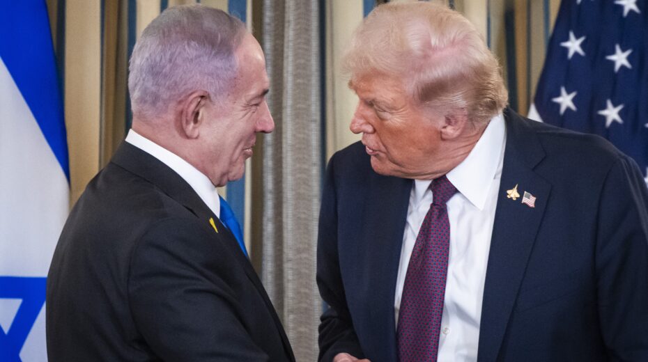 US President Donald Trump (right) and Israeli Prime Minister Benjamin Netanyahu at a meeting in the White House in Washington, September 29, 2025. Close coordination between the two played a central role in the recent decisions regarding the ceasefire in northern Israel. Photo: EPA/Jim Lo Scalzo/POOL
