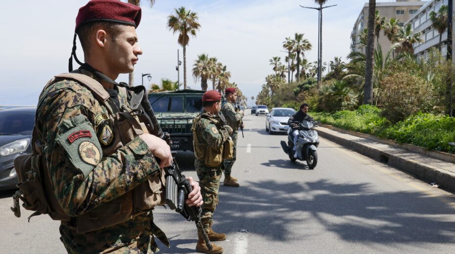 Lebanese soldiers from the commando regiment, also known as "Fawj Al Maghaweer," guard a checkpoint near Beirut, Lebanon, on March 28, 2026. Photo: EPA/WAEL HAMZEH