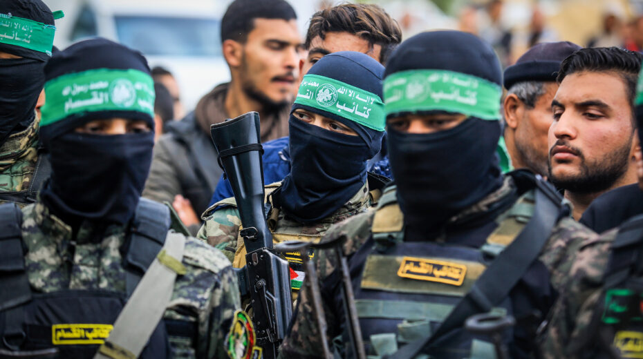Armed members of the Al-Qassam Brigades, Hamas' military wing, in the Gaza Strip. The organization ties talks about disarmament to a complete Israeli withdrawal. Photo: Abed Rahim Khatib/Flash90