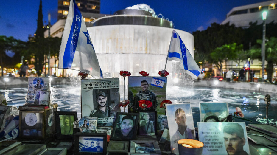 Photos of victims of terrorist attacks and fallen Israeli soldiers, candles and small Israeli flags at Dizengoff Square in Tel Aviv on the eve of Yom HaZikaron, April 20, 2026. Photo: Avshalom Sassoni/Flash90