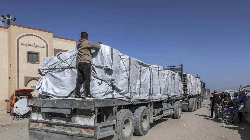 Aid enters Gaza through the Rafah border crossing from Egypt, in Khan Yunis, the southern Strip, on Feb. 1, 2026. Photo by Abed Rahim Khatib/Flash90.