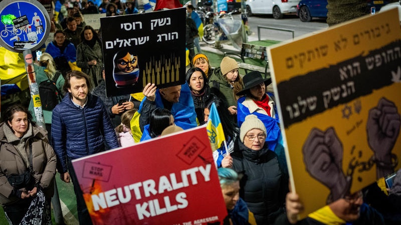 Israelis march in protest in Tel Aviv to mark the anniversary of the Russian invasion of Ukraine. Photo by Erik Marmor/Flash90