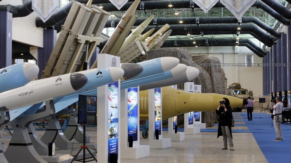 Iran's missiles and drones at an arms exhibition in Tehran (August 2023) – the new agreement with Washington gives Tehran a free hand in rebuilding its arsenal. Photo: EPA/Abedin Taherkenareh.