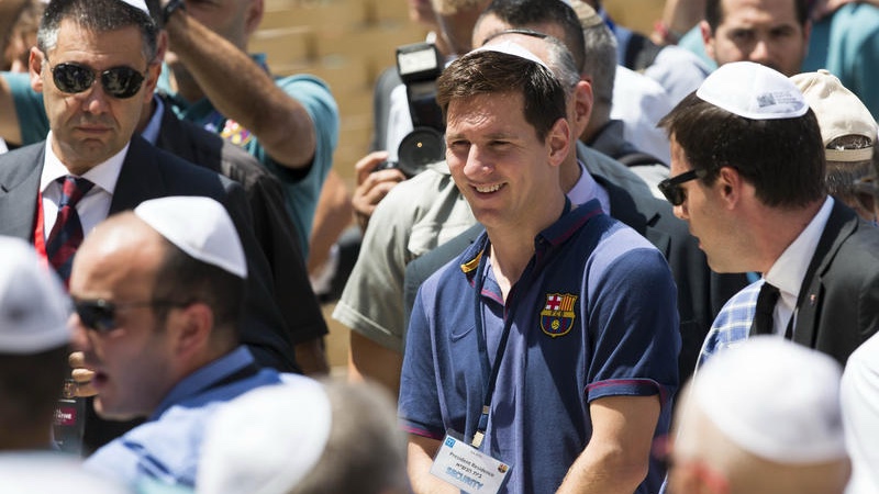Football legend Lionel Messi visits the Western Wall in Jerusalem with his former club FC Barcelona in 2013. Photo by Yonatan Sindel/FLASH90