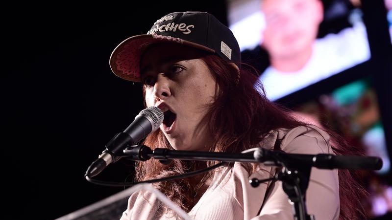 Ilana Gritzewsky speaks during a rally in Tel Aviv following her release from Hamas captivity. Photo by Tomer Neuberg/Flash90