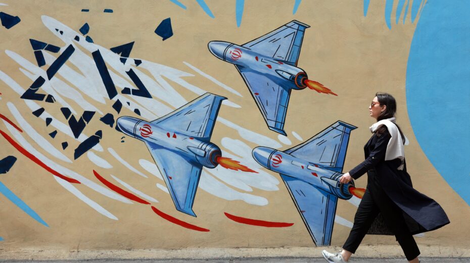A passerby walks past an anti-American and anti-Israel mural in Tehran on May 4, 2026. Photo: EPA/Abedin Taherkenareh.