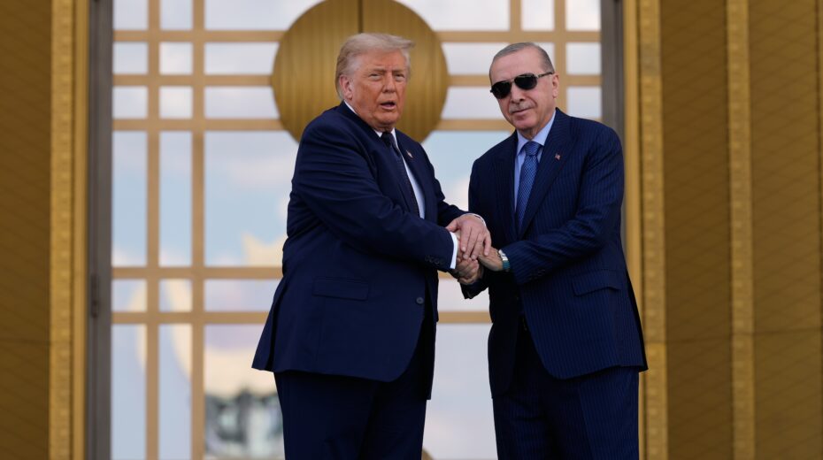 US President Donald Trump (left) greets Turkish President Recep Tayyip Erdoğan at the NATO summit in Ankara. The meeting comes at a time of growing tensions between Israel and Turkey. Ankara, Turkey, July 7, 2026. Photo: EPA/Emrah Gurel/Pool.