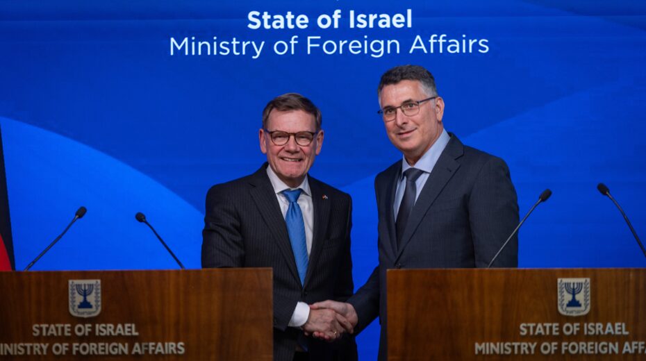 German Foreign Minister Johann Wadephul (left) and Israeli Foreign Minister Gideon Sa’ar during an earlier meeting at Israel’s Foreign Ministry in Jerusalem on March 10, 2026. Wadephul is traveling to Israel again today. Photo: Yonatan Sindel/Flash90