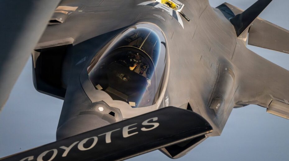 A US Air Force F-35 fighter jet during aerial refueling in the Middle East. According to US Central Command (CENTCOM), Iranian military targets were attacked in a further wave of strikes. Photo: US Central Command (CENTCOM).