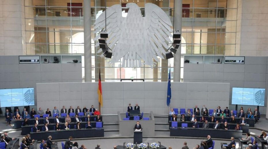 Israeli President Isaac Herzog addresses the German parliament on Sept. 6, 2022. Credit: Amos Ben-Gershom/GPO.