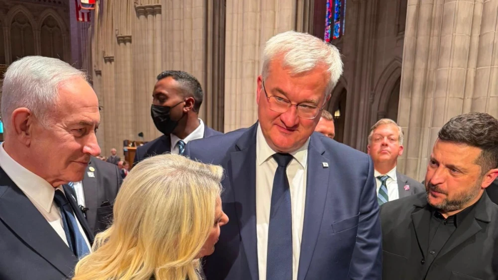 Israeli Prime Minister Benjamin Netanyahu and his wife, Sara Netanyahu, talk to Ukrainian President Volodymyr Zelenskyy and Foreign Minister Andrii Sybiha at the funeral service for US Sen. Lindsey Graham at the Washington National Cathedral on July 28, 2026. Photo by Ma’ayan Toaf/GPO.