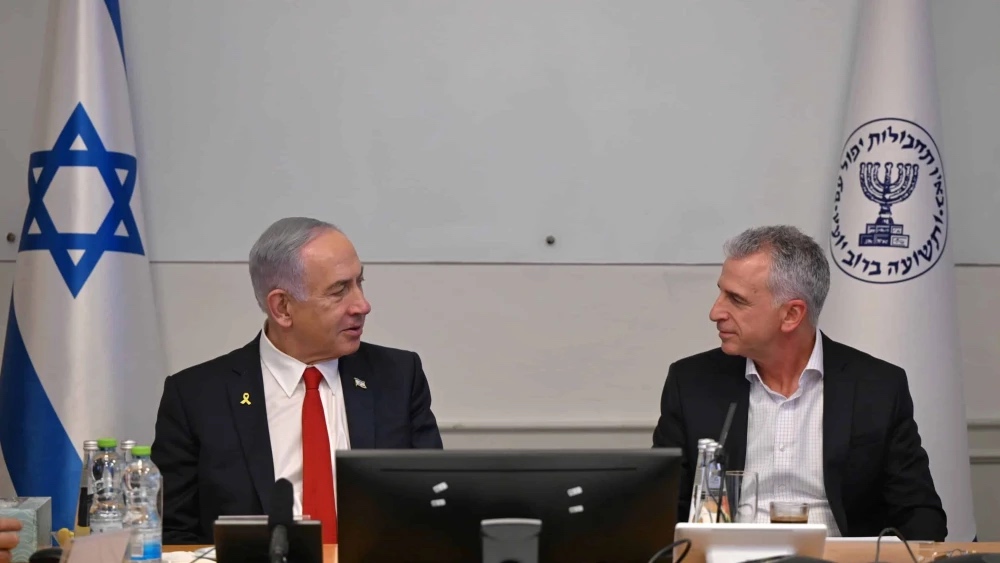 Israeli Prime Minister Benjamin Netanyahu with Mossad Director David Barnea at the spy agency’s headquarters, July 2, 2025. Photo by Haim Zach/GPO.