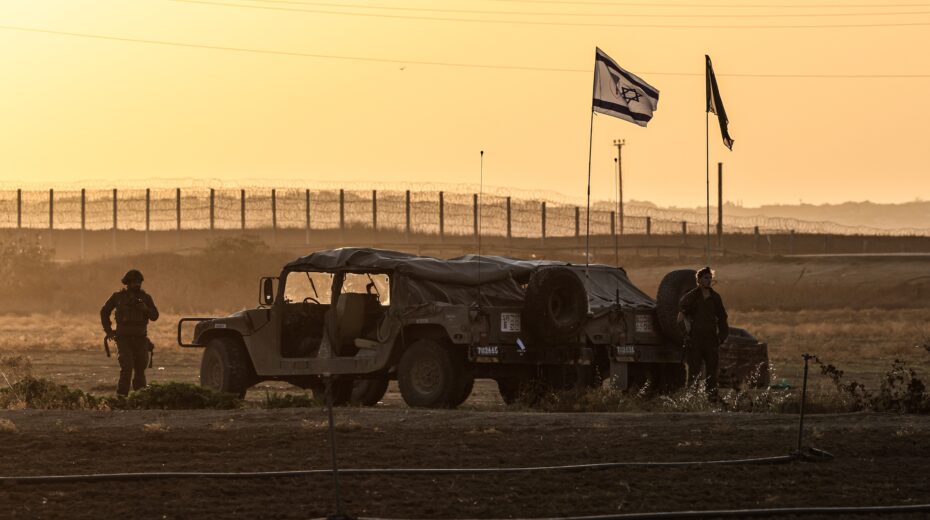 Israeli soldiers at the Gaza border, November 23, 2025. Photo: Tsafrir Abayov/Flash90.