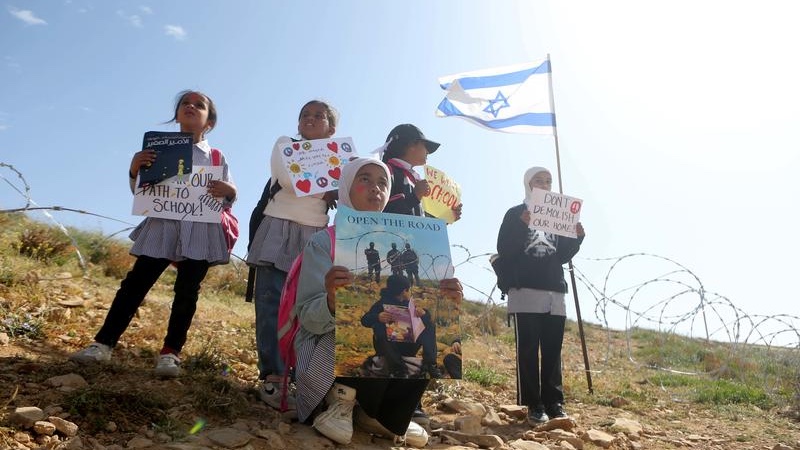 Palestinian Bedouins from Umm al-Khair protest after the nearby Jewish community of Carmel laid a barbed-wire fence to prevent daily intrusions. Photo by Wisam Hashlamoun/Flash90
