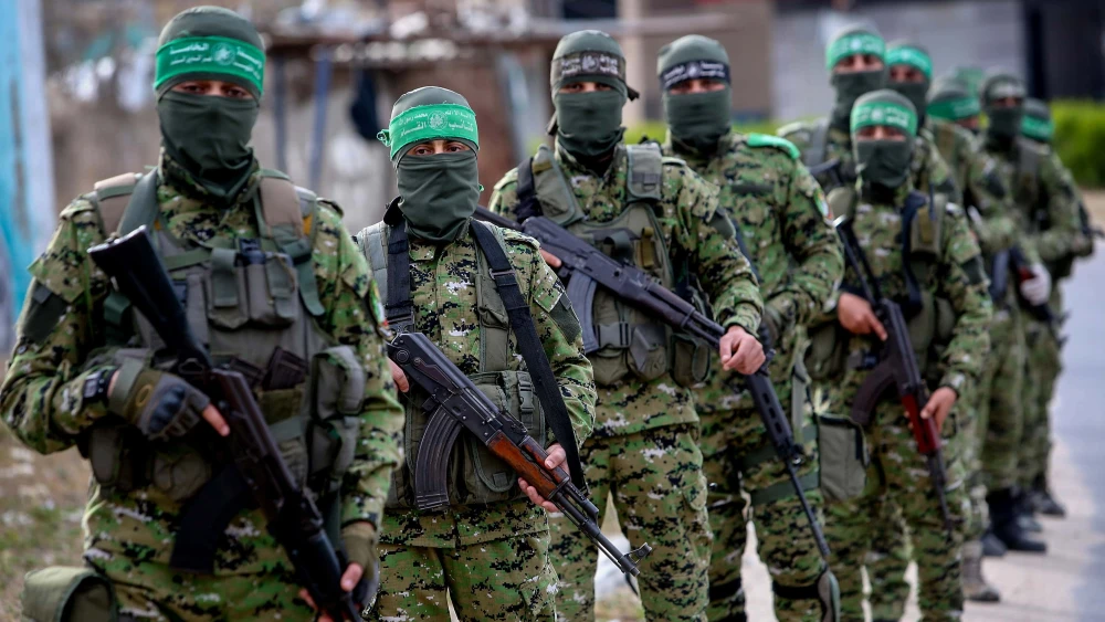 Members of the Al-Qassam Brigades, the armed wing of the Hamas movement, on patrol in Rafah in the southern part of the Gaza Strip, April 27, 2020. Photo by Abed Rahim Khatib/Flash90.