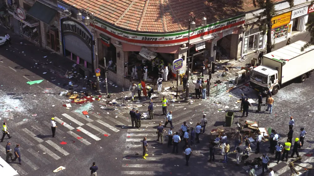 The aftermath of the Sbarro pizzaria bombing at the corner of King George Street and Jaffa Road in Jerusalem, Aug. 9, 2001. Credit: Avi Ohayon/GPO.