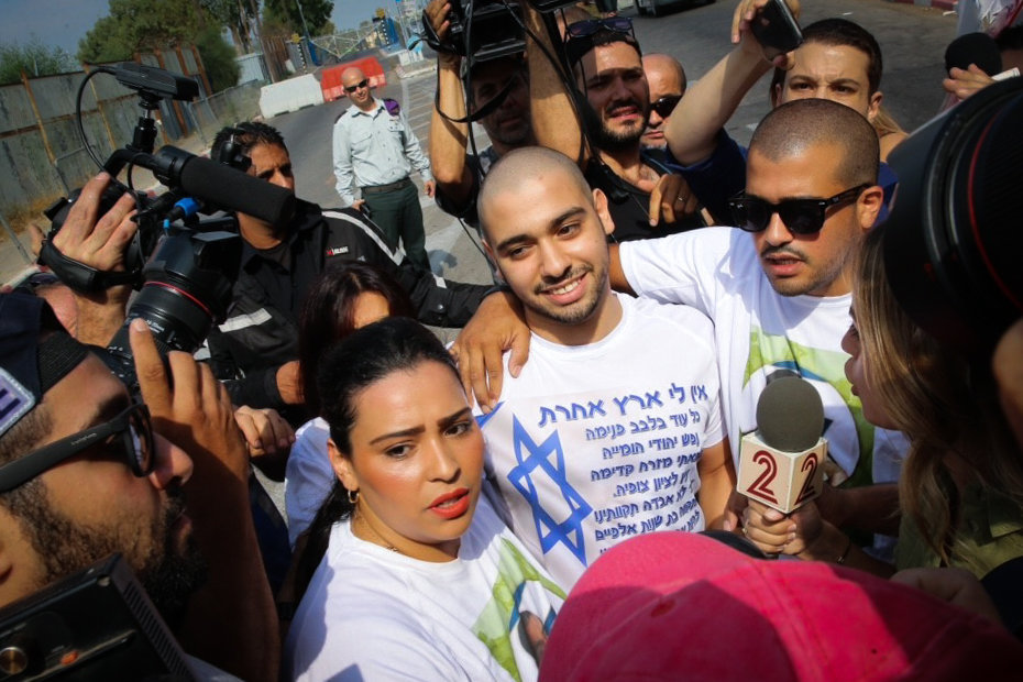 Israeli soldier Elor Azaria, a sergeant in the Israel Defense Forces (IDF) who shot and killed a disarmed and wounded Palestinian attacker in the city of Hebron on March 24, 2016, is seen here on August 9, 2017, upon his arrival at the military prison in Tzrifin, where he will begin serving his prison sentence, accompanied by supporters and family members. Photo: Flash90