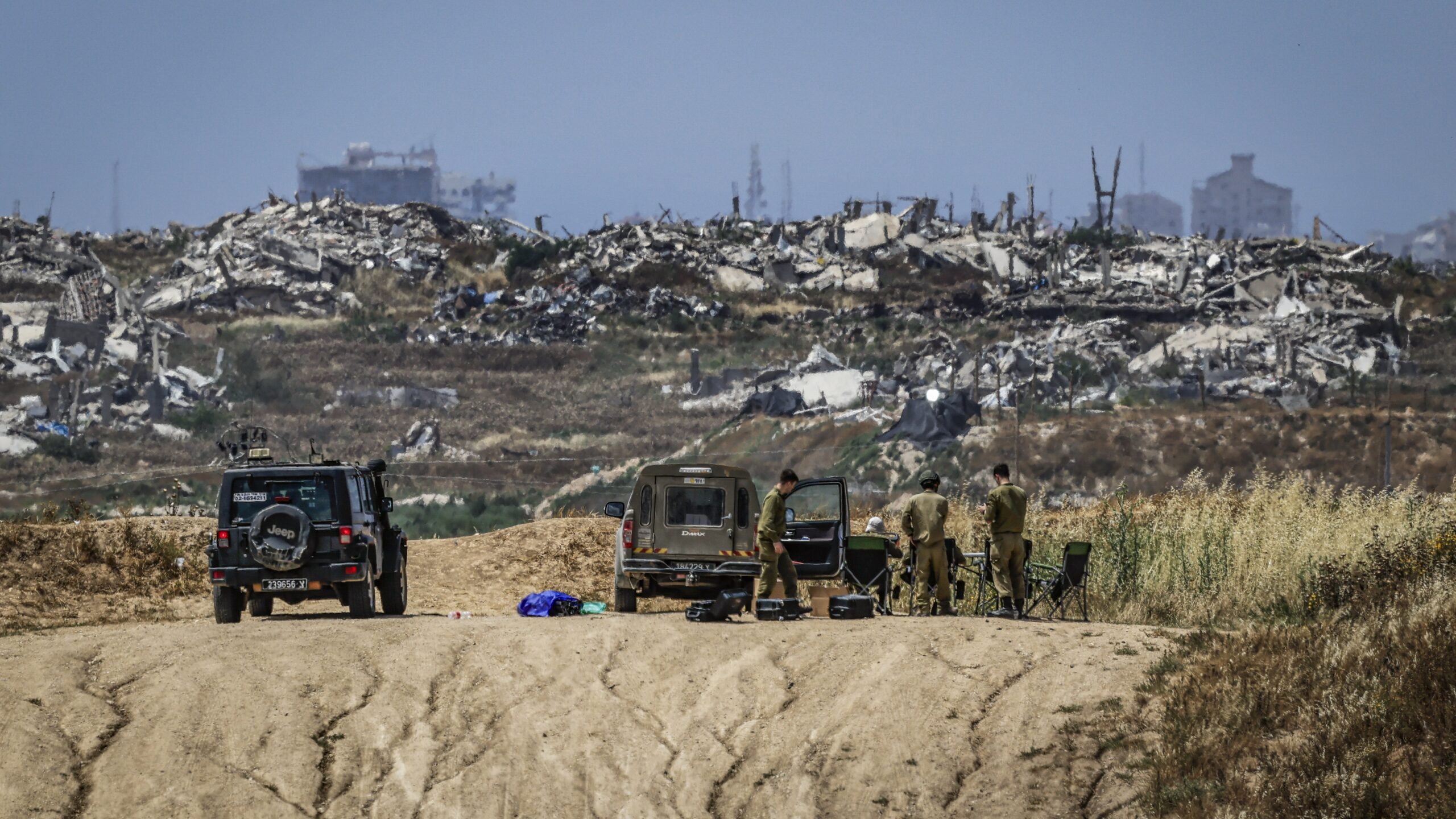 Israeli soldiers at the border with the Gaza Strip, with the destruction in the Gaza Strip visible in the background, May 3, 2026. Photo: Tsafrir Abayov/Flash90