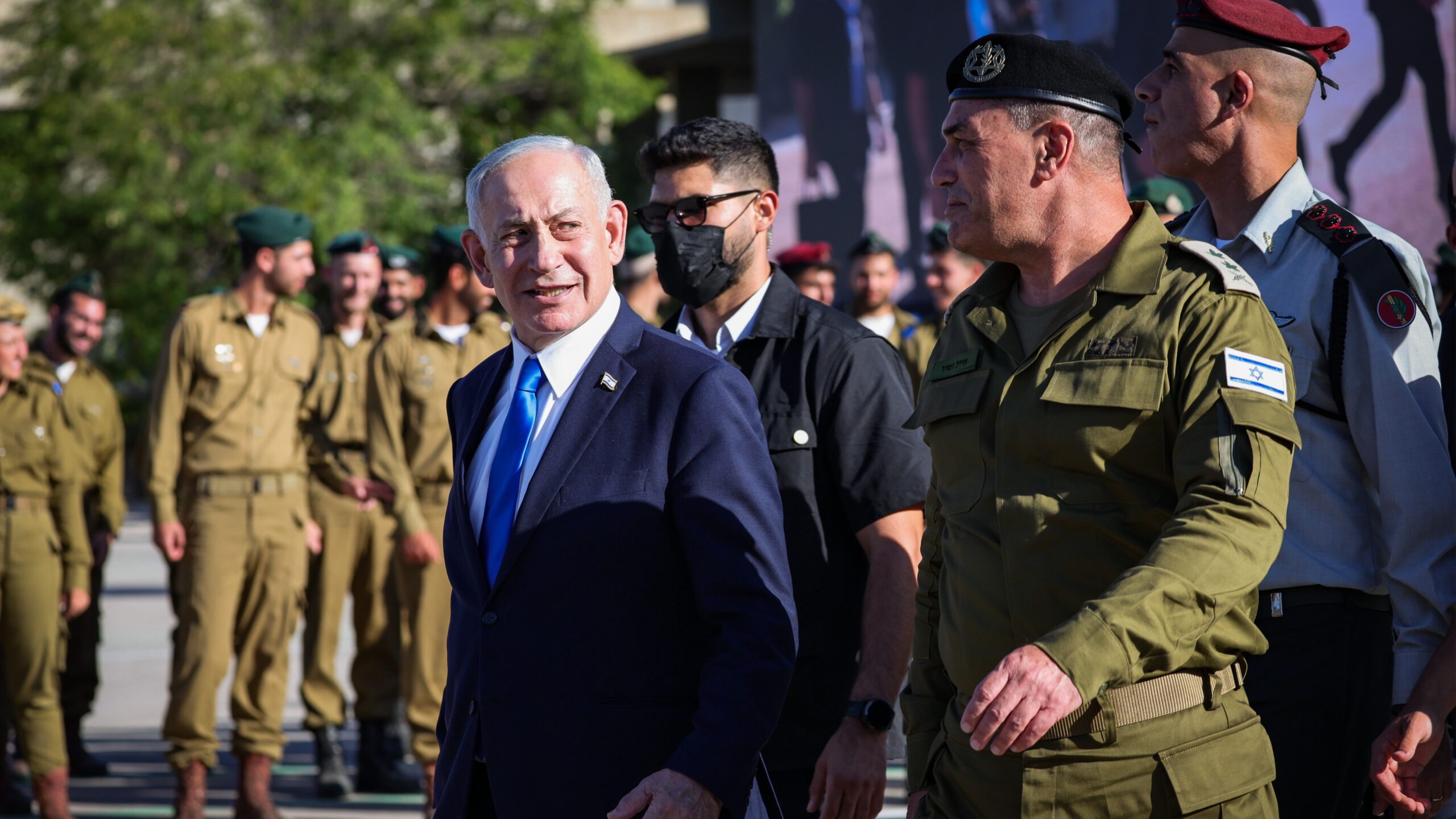 Prime Minister Benjamin Netanyahu (left) and Chief of Staff Eyal Zamir at an officers' graduation ceremony in southern Israel, June 25, 2026. Photo: Flash90