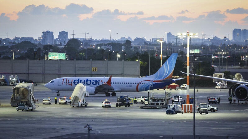 A Flydubai plane carrying passengers from flight FZ1073 arrives at Ben Gurion International Airport near Tel Aviv, after a suspected terror attack aboard their original flight from Dubai to Israel forced an emergency landing in Saudi Arabia, September 30, 2026. Photo by Flash90.
