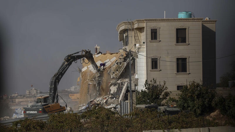 Israeli military machinery demolishes a Palestinian house in the city of Hebron following a shooting attack in the area, October 23, 2026. Photo by Wisam Hashlamoun/Flash90