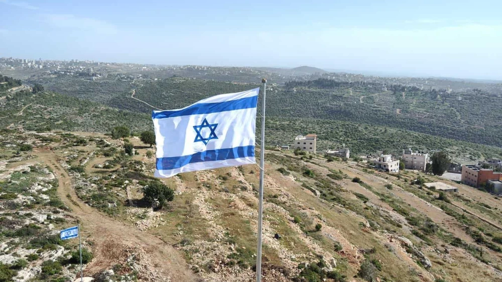 An Israeli flag measuring almost 40 feet by 30 feet, near the village of Ateret in the Binyamin region of Samaria. Credit: Binyamin Regional Council.